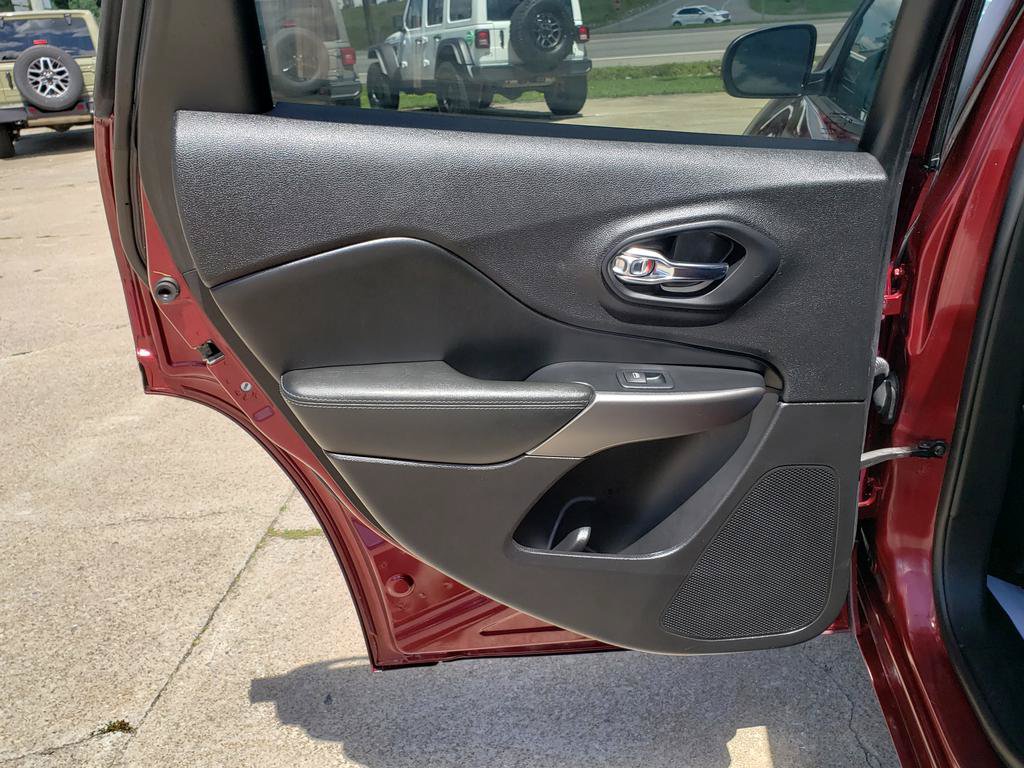Used 2019 Jeep Cherokee High Altitude AWD/4WD image 15