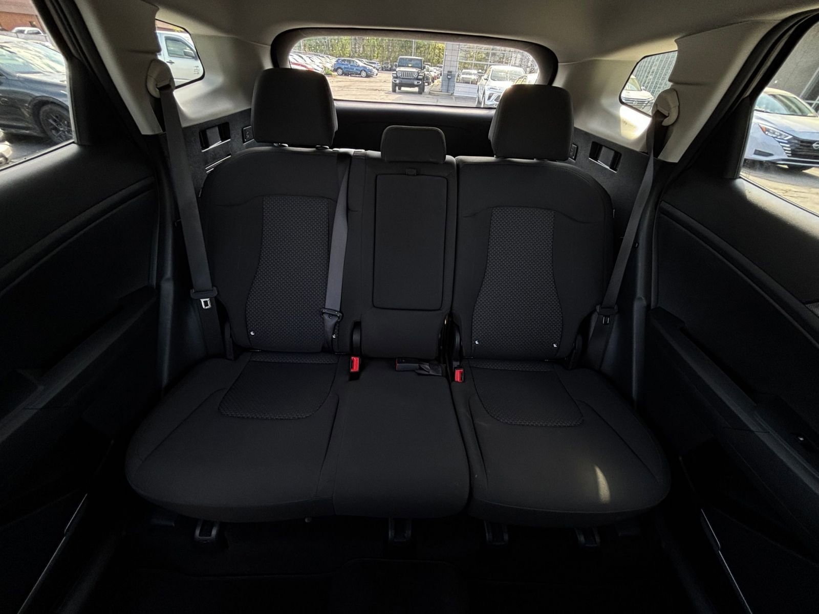 Used 2025 Kia Sportage LX image 41