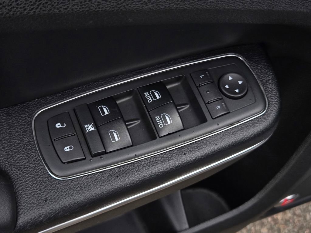 Used 2017 Chrysler 300 S image 11