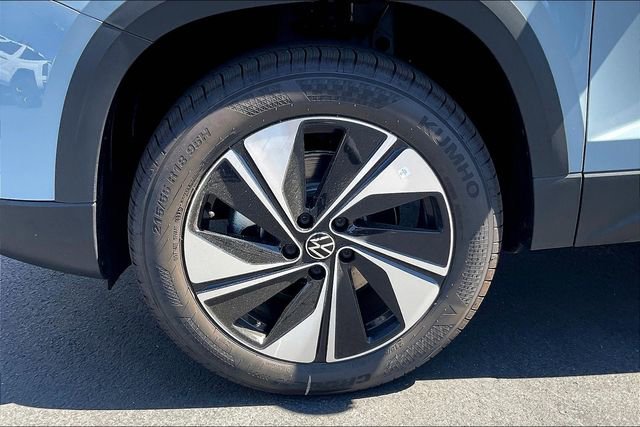 New 2025 Volkswagen Taos SE image 13