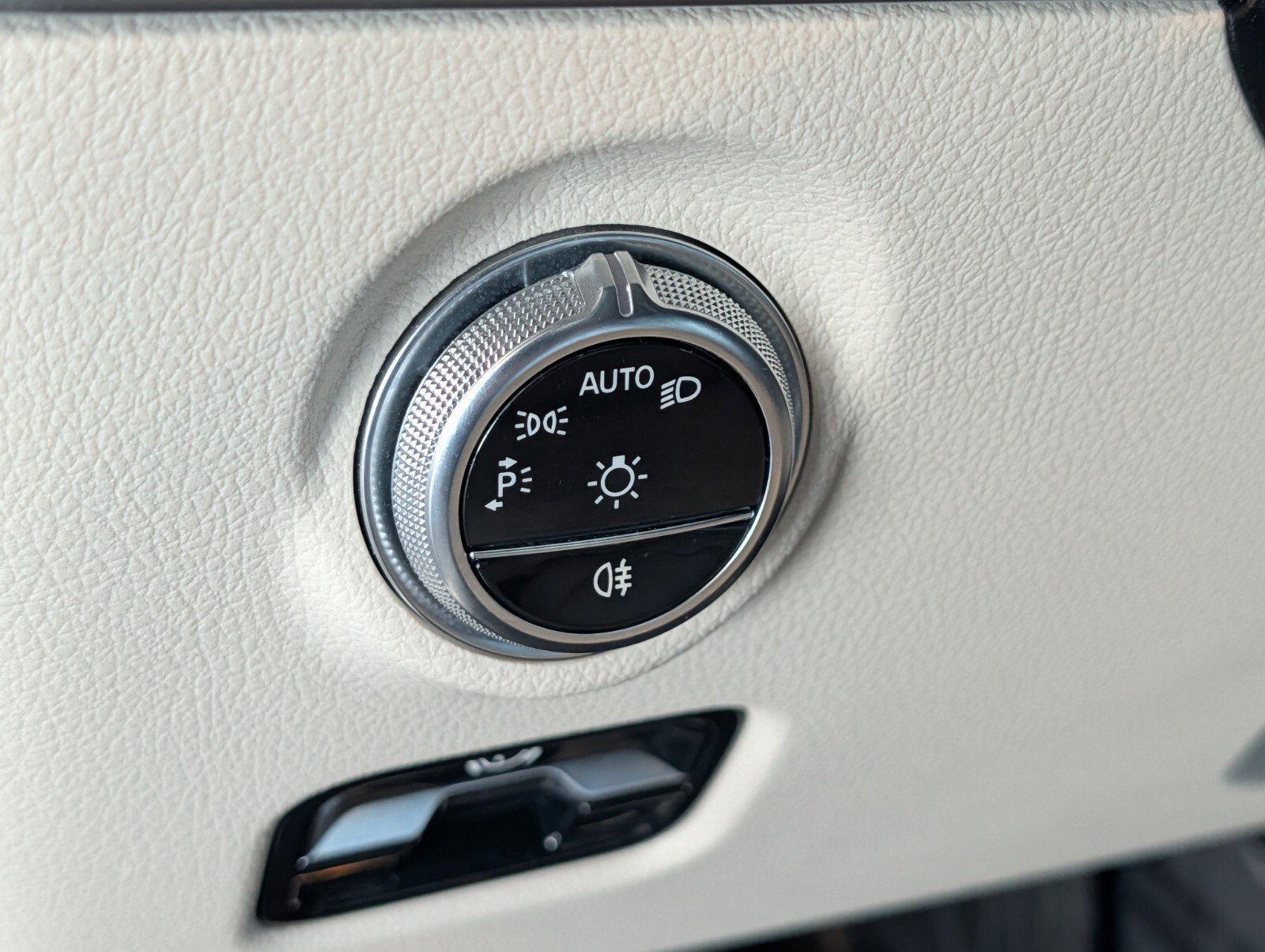 Used 2024 Mercedes-Benz C 300 4MATIC Sedan image 17