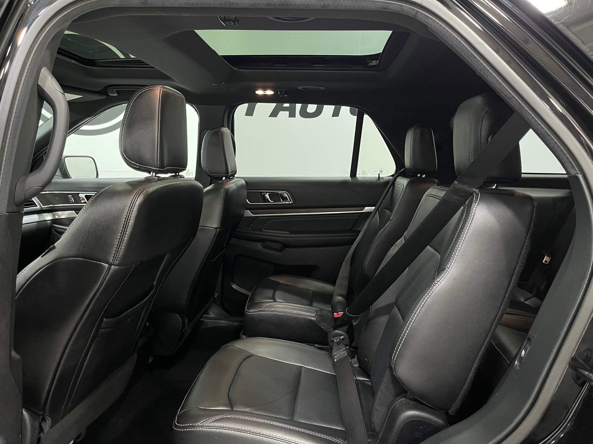 Used 2018 Ford Explorer Limited w/ Equipment Group 301A image 30