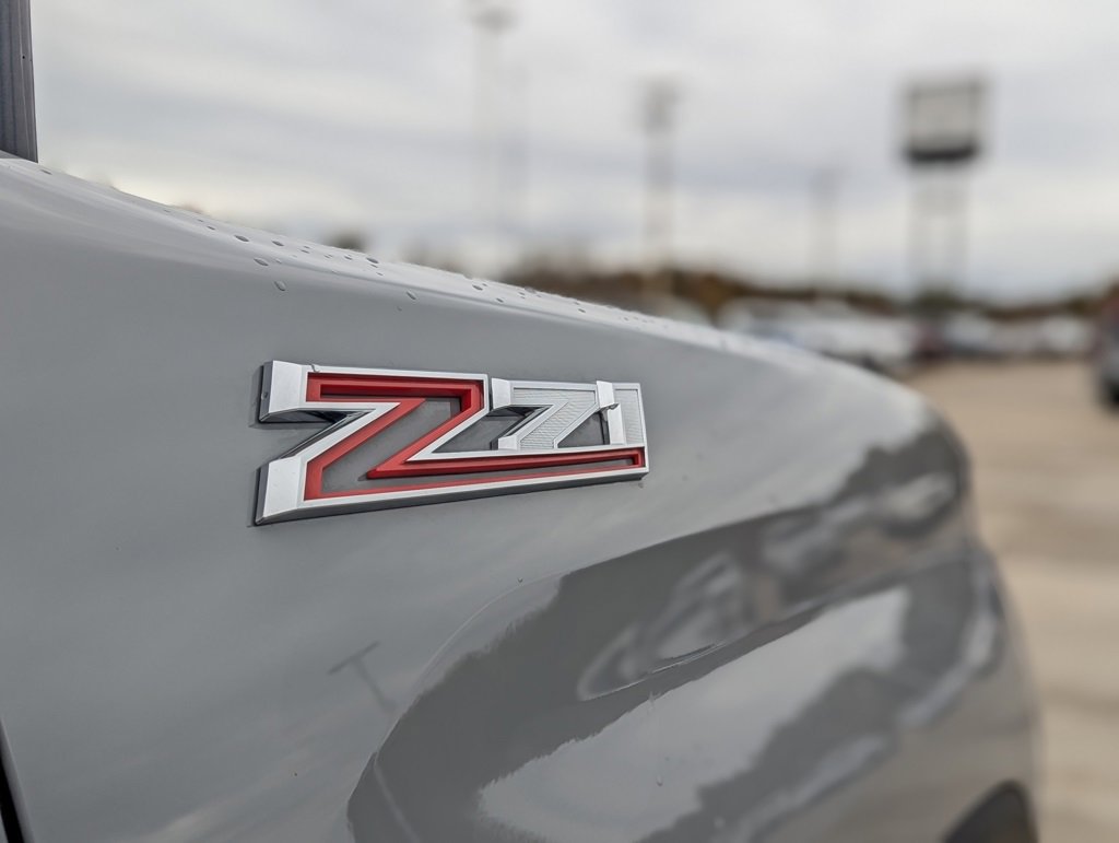 Used 2025 Chevrolet Silverado 2500 Custom w/ Custom Value Package image 13