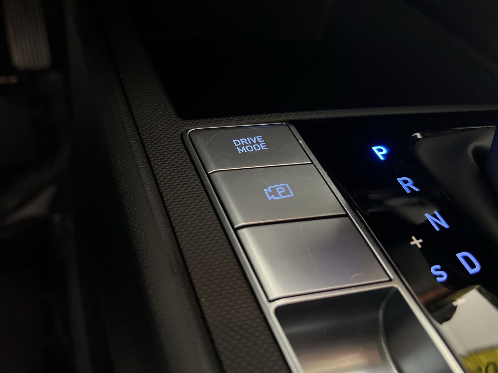 Used 2025 Hyundai Elantra Blue image 33