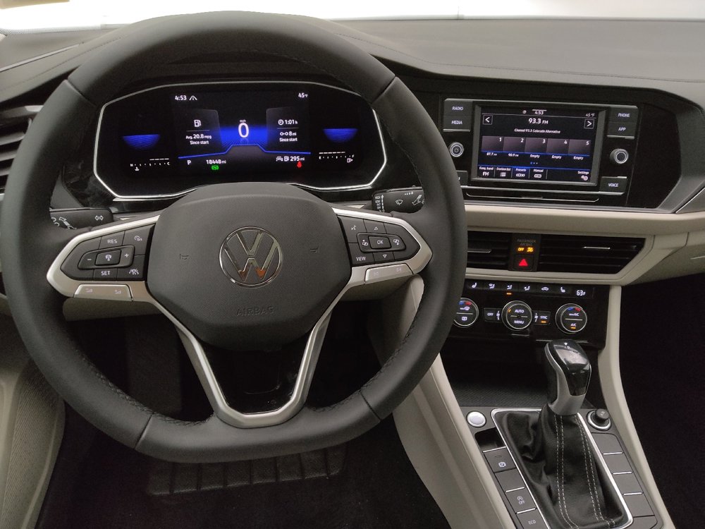 Used 2022 Volkswagen Jetta SE w/ Panoramic Sunroof Package image 22