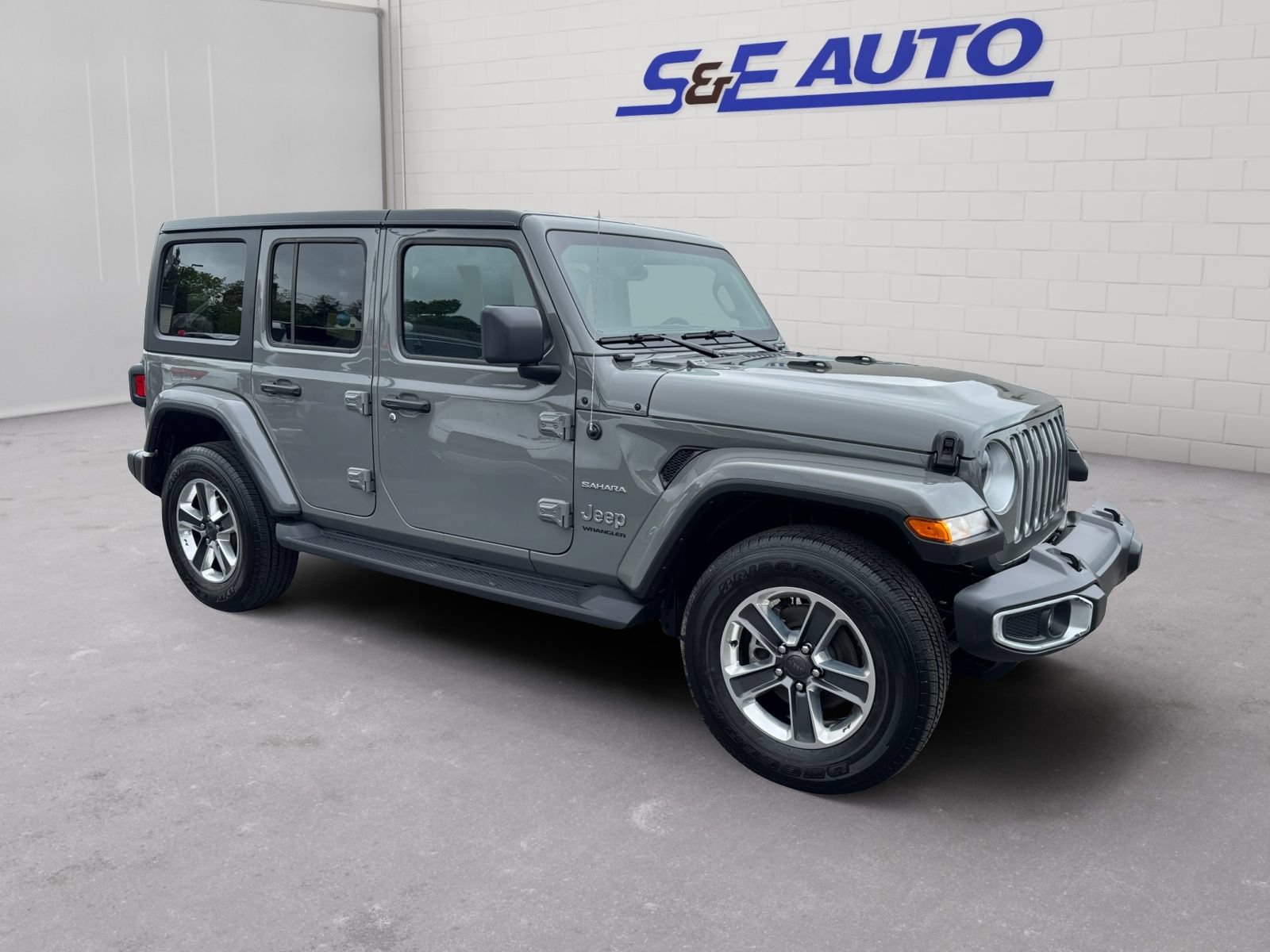 Used 2023 Jeep Wrangler Unlimited Sahara AWD/4WD image 6