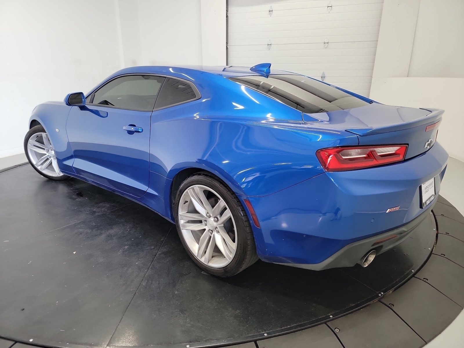 Used 2018 Chevrolet Camaro LT RWD image 6