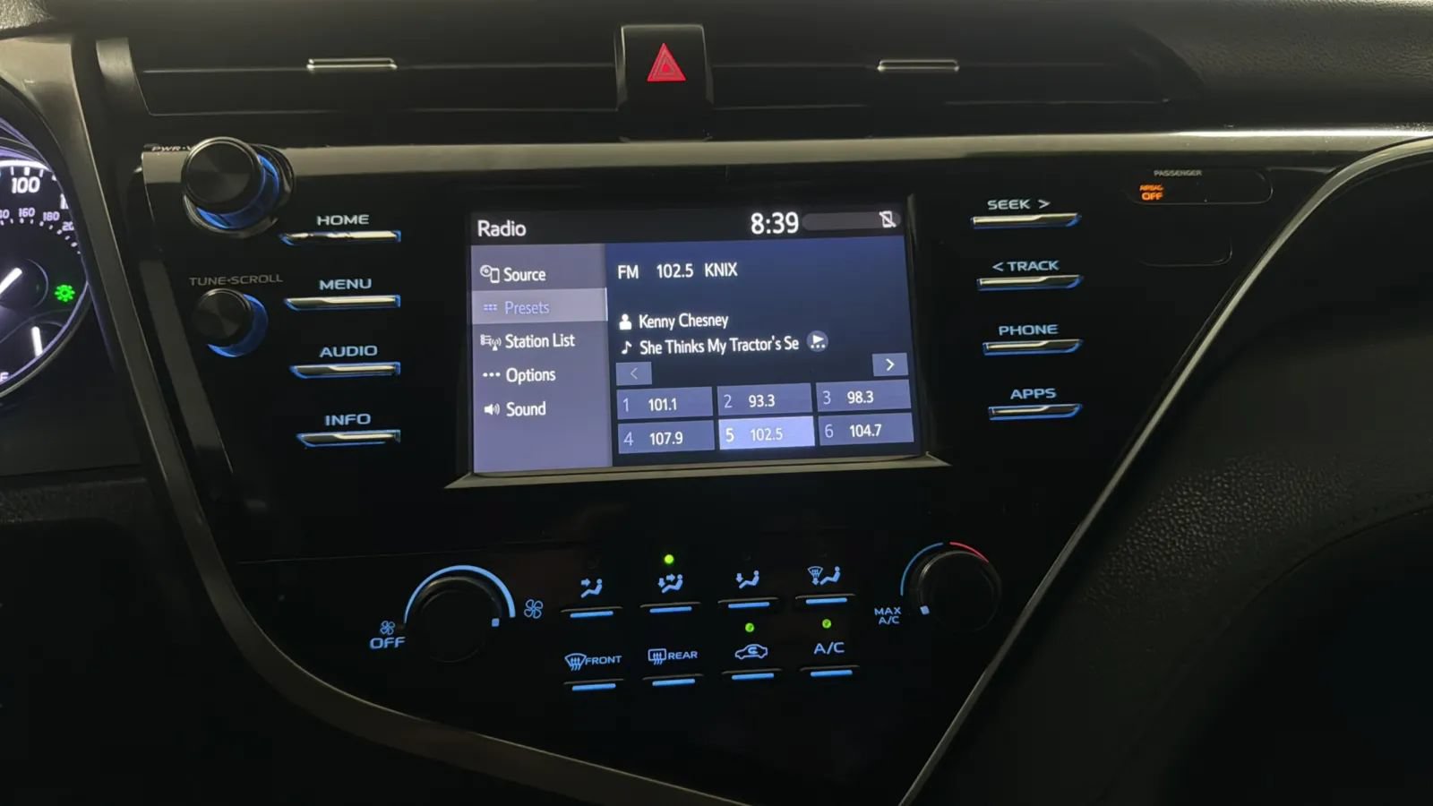 Used 2018 Toyota Camry LE FWD image 11
