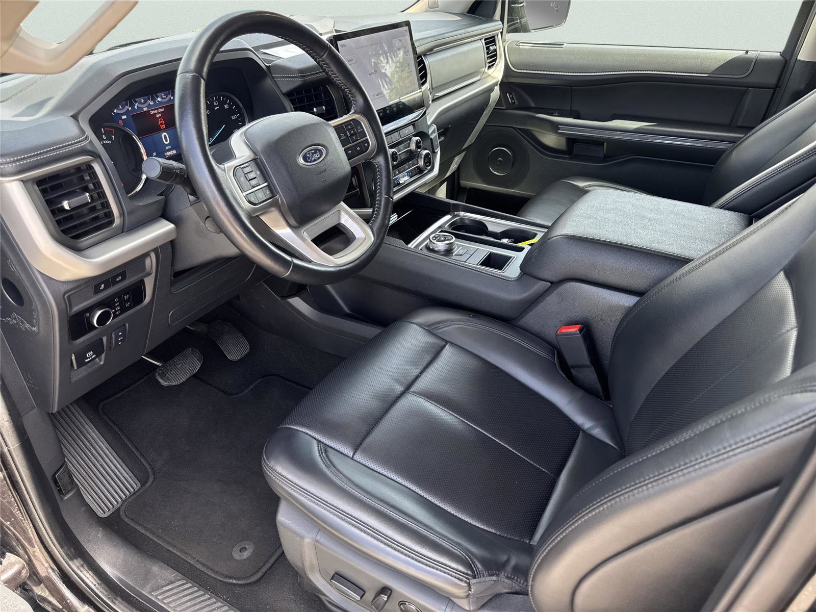 Used 2024 Ford Expedition XLT image 10