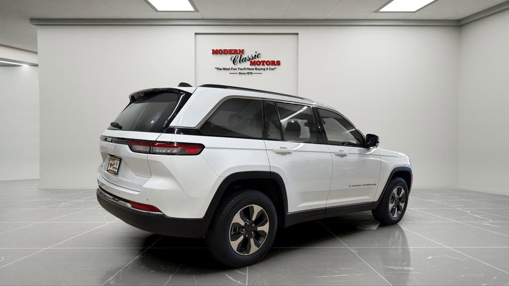 Used 2022 Jeep Grand Cherokee Limited 4xe w/ Luxury Tech Group II AWD/4WD image 5