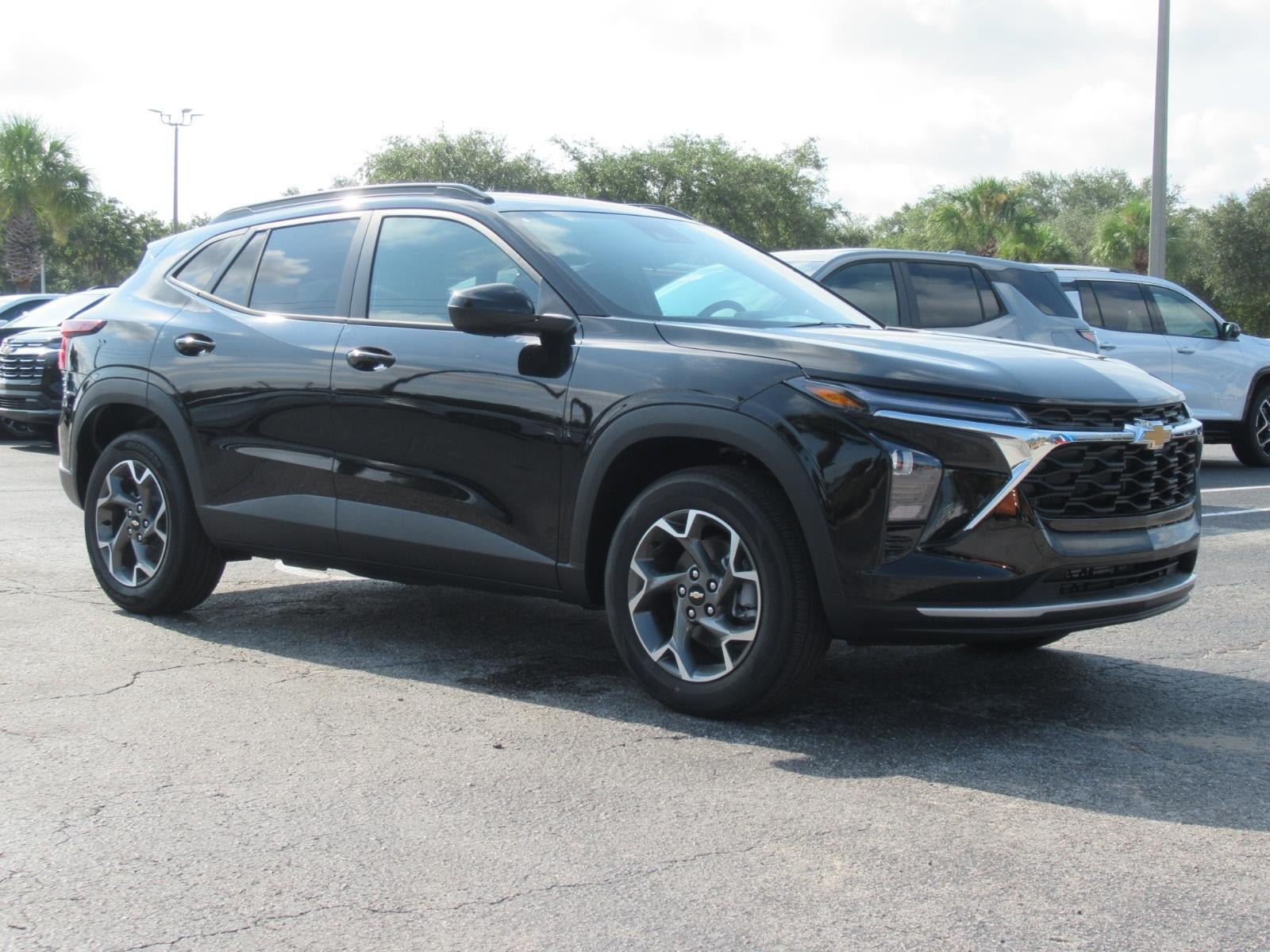 New 2026 Chevrolet Trax LT w/ Sunroof Package FWD image 3