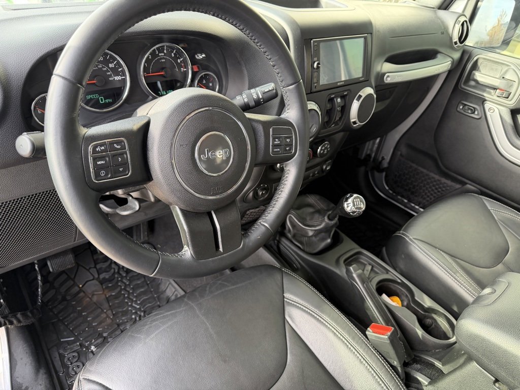 Used 2017 Jeep Wrangler Unlimited Sahara w/ Max Tow Package image 11