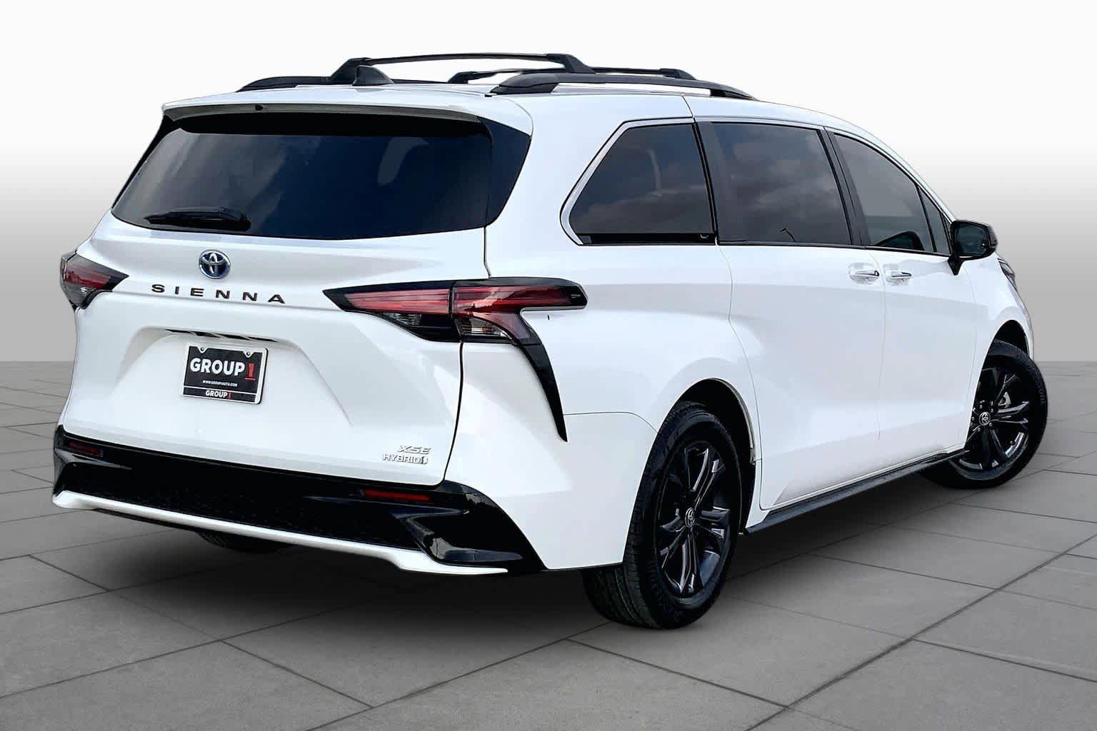 Used 2023 Toyota Sienna XSE w/ XSE Plus Package FWD image 13