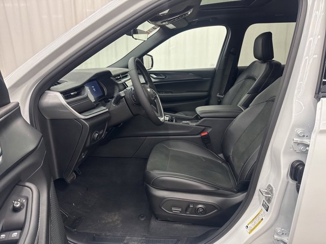 New 2025 Jeep Grand Cherokee L Altitude image 6