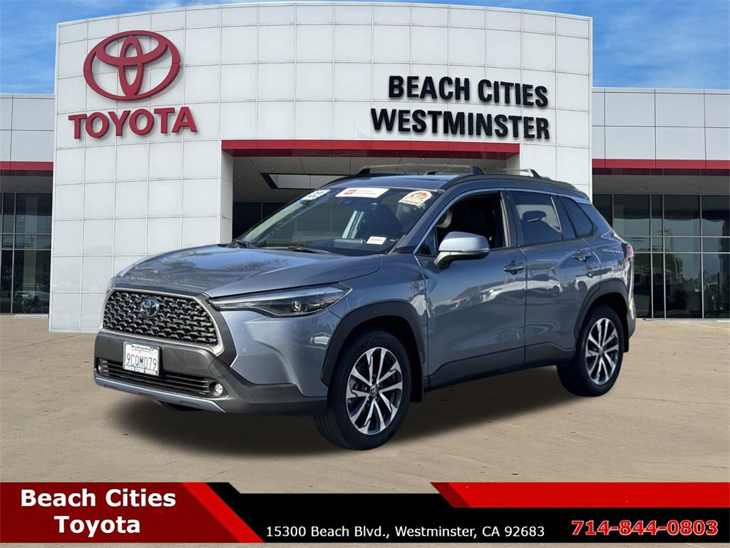 Certified 2022 Toyota Corolla Cross XLE image 6