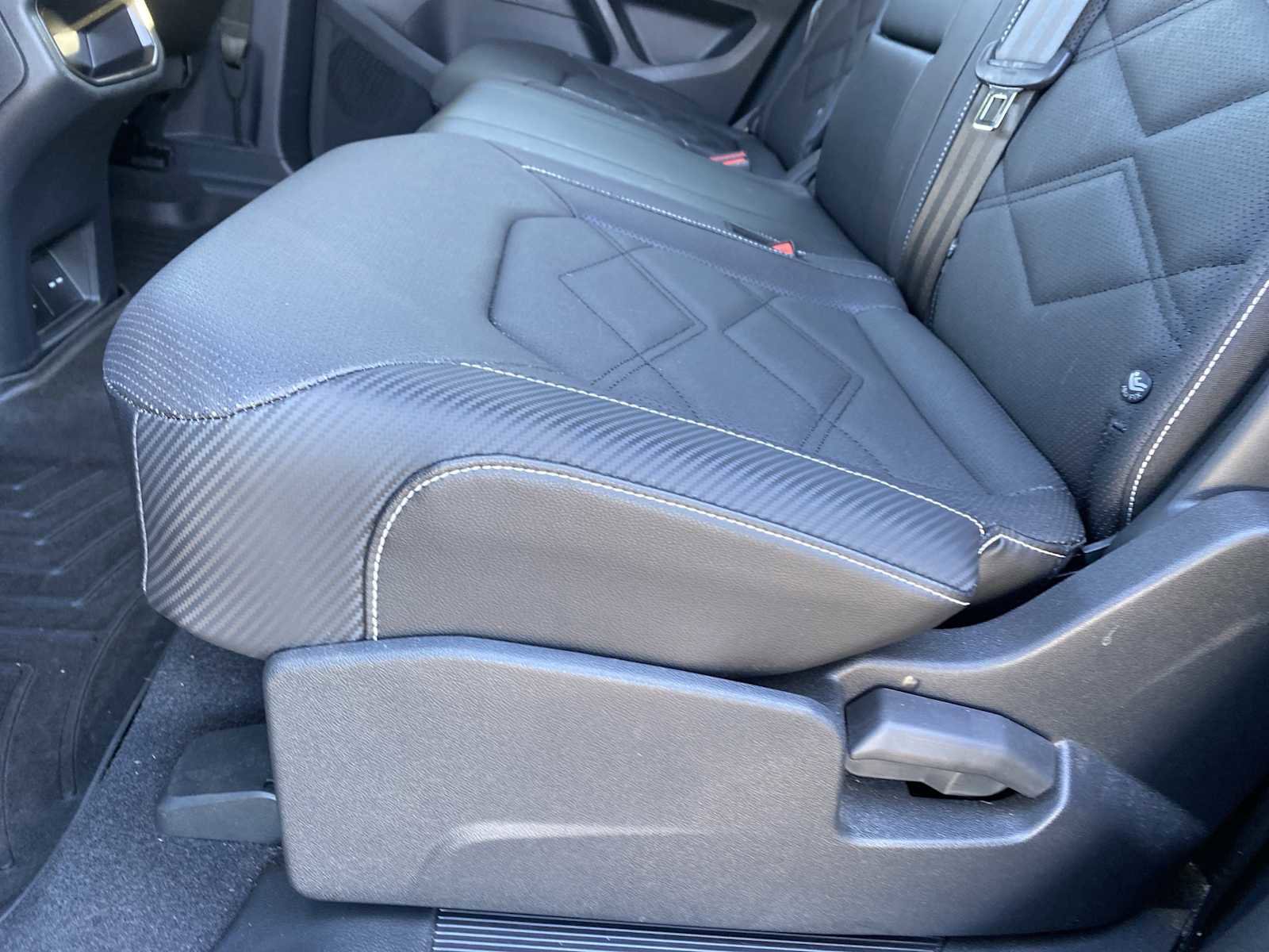 Used 2024 Volkswagen Atlas Cross Sport SE image 28