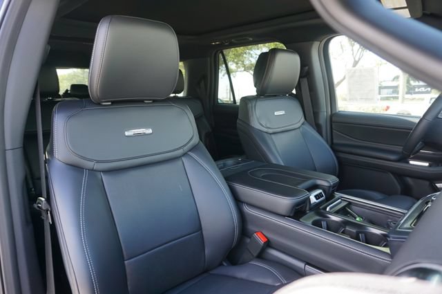 New 2027 Ford Expedition Max Platinum w/ Stealth Appearance Package AWD/4WD image 2