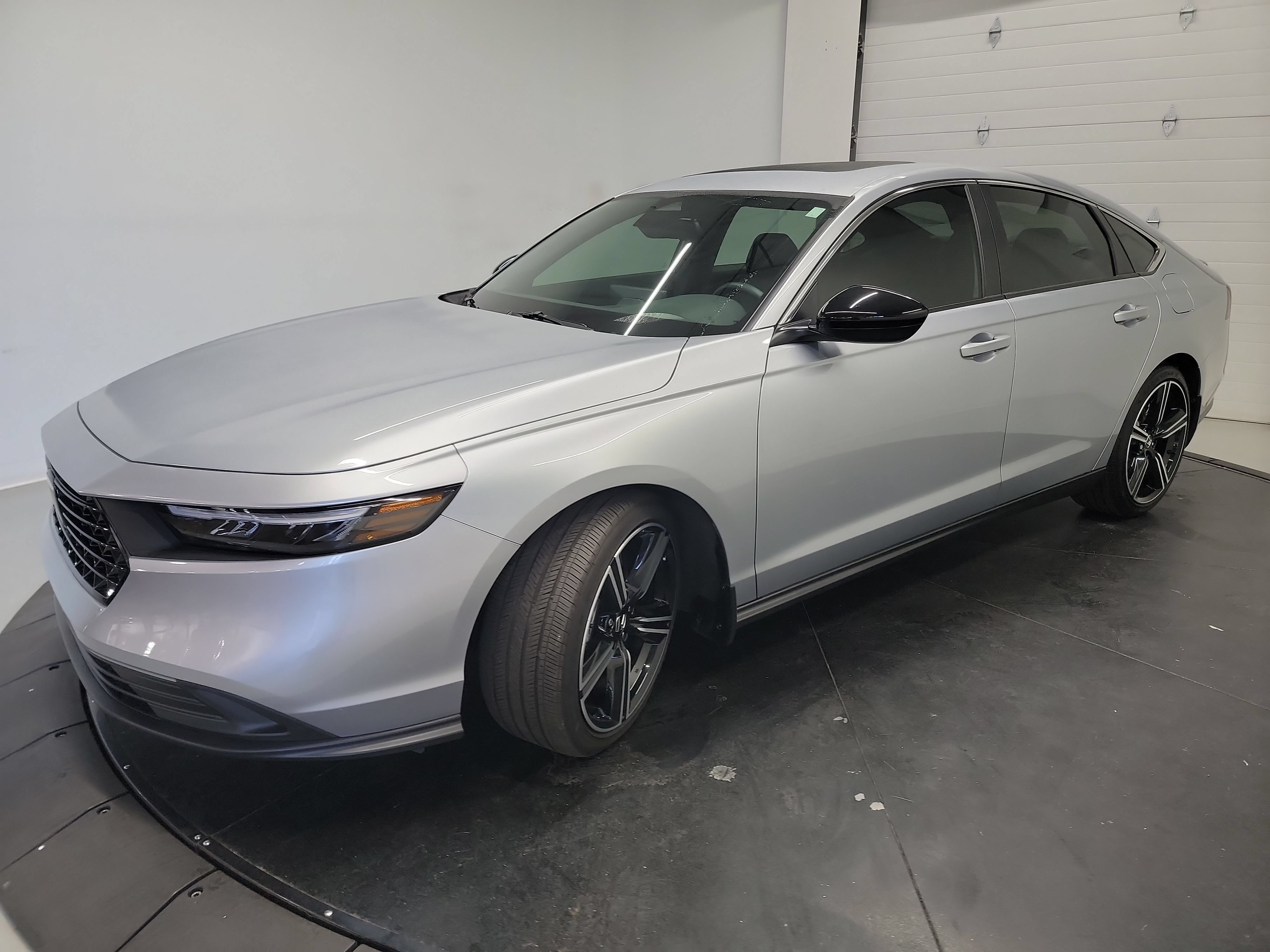 Used 2025 Honda Accord Sport image 3