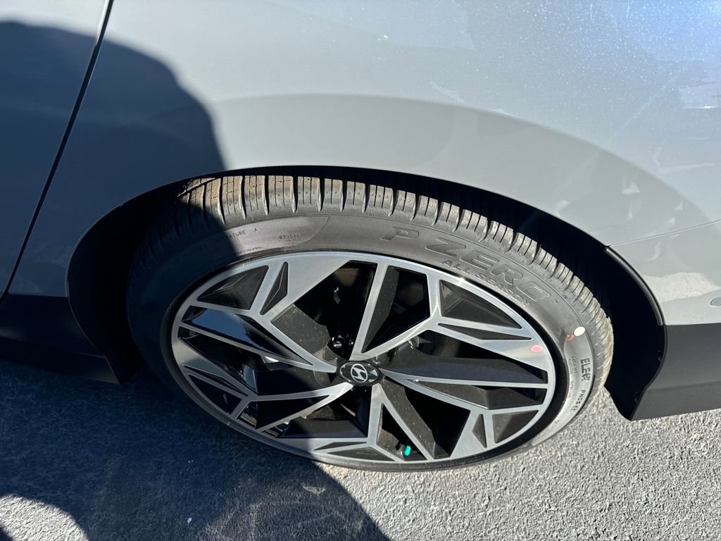 New 2025 Hyundai Ioniq 6 Limited image 9