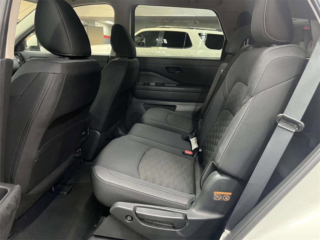 Used 2024 Nissan Pathfinder SV image 14