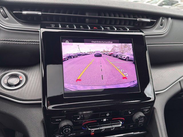 Used 2025 Jeep Grand Cherokee Altitude AWD/4WD image 29