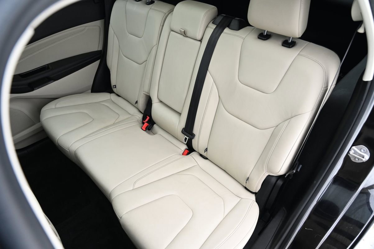 Used 2019 Ford Edge Titanium w/ Cold Weather Package image 37