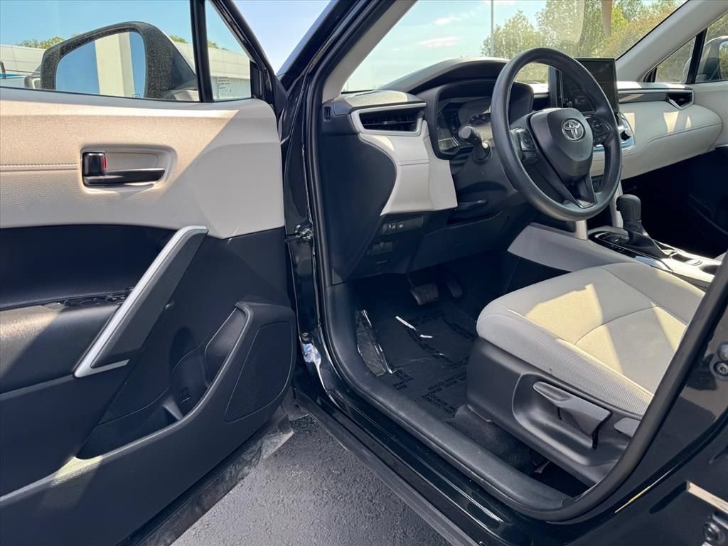 Used 2025 Toyota Corolla Cross L FWD image 13