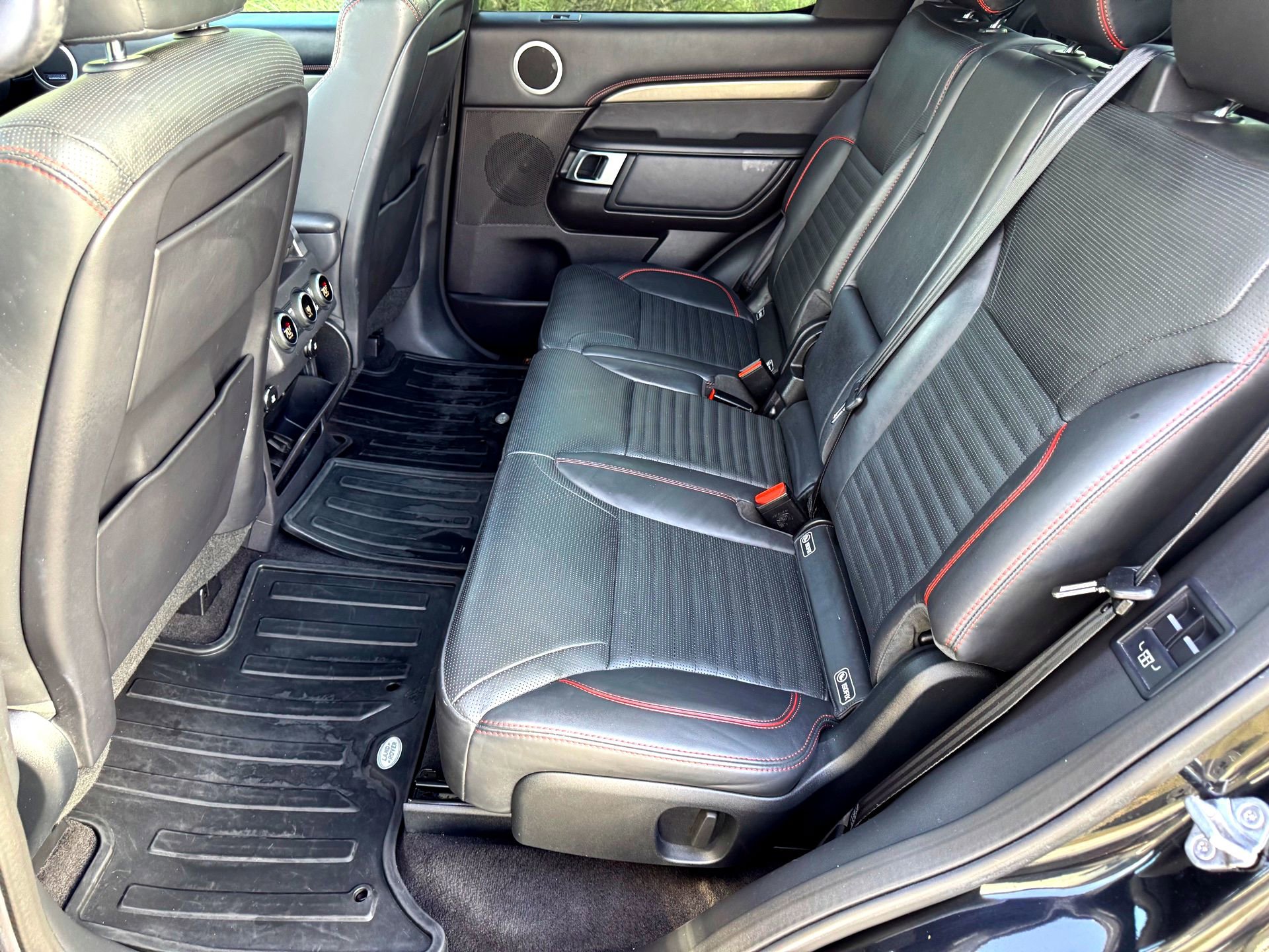 Used 2018 Land Rover Discovery HSE image 24