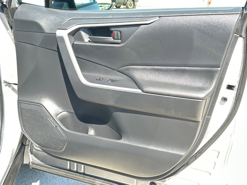 Used 2025 Toyota RAV4 LE AWD/4WD image 11