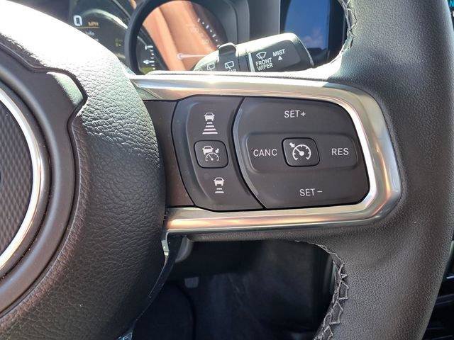 Used 2025 Jeep Wrangler Unlimited Sahara AWD/4WD image 28