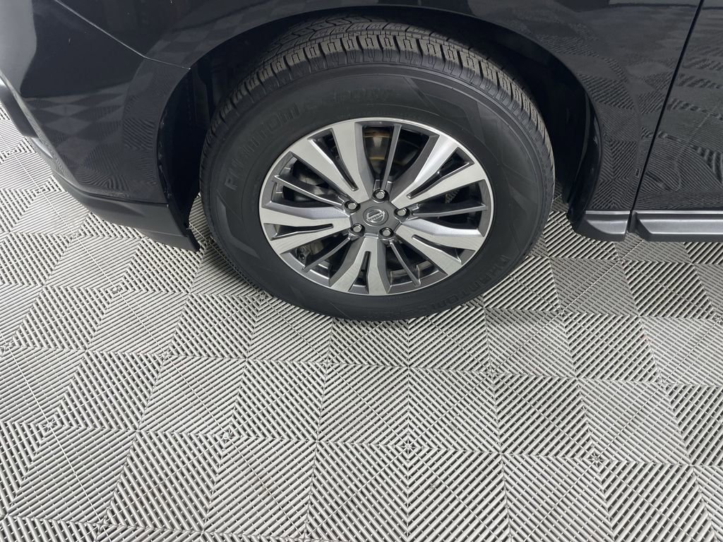 Used 2020 Nissan Pathfinder SV image 32