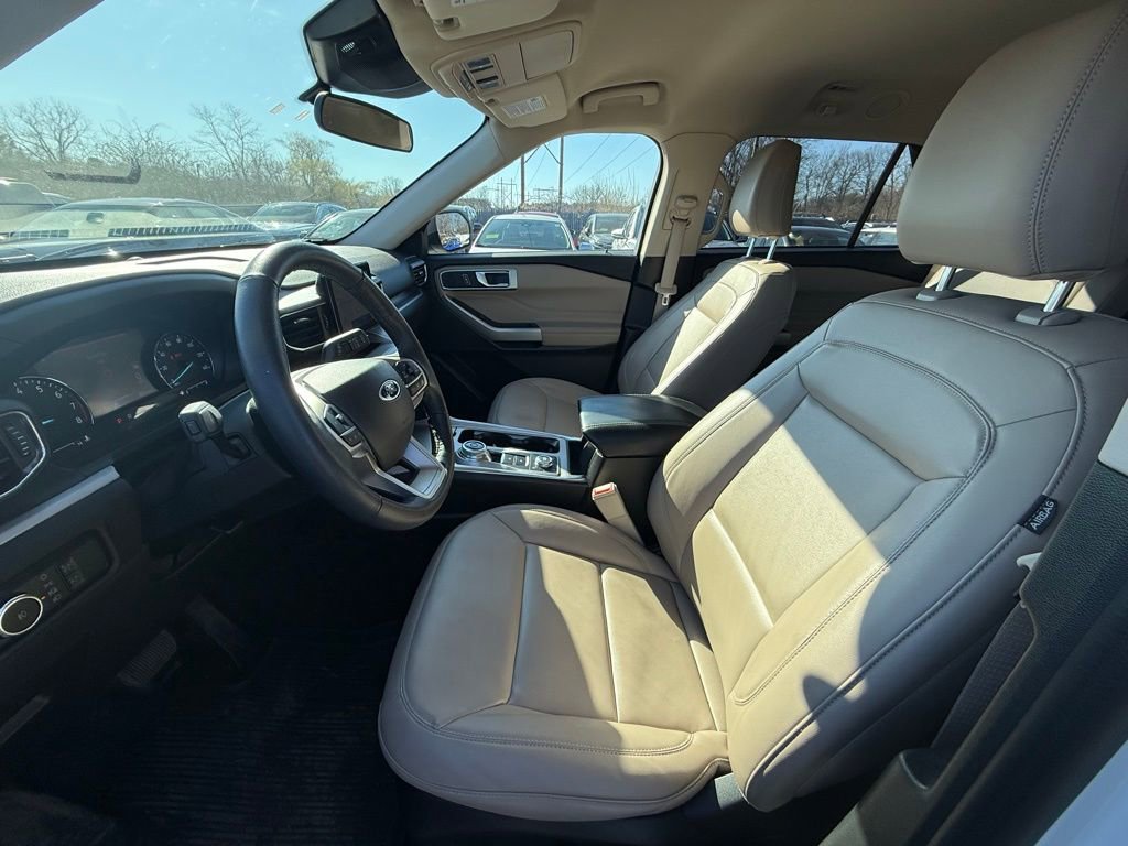 Used 2023 Ford Explorer XLT w/ Equipment Group 202A image 10