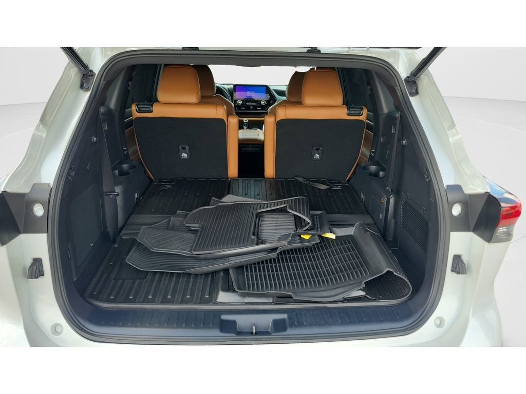 Used 2023 Toyota Highlander Platinum FWD image 9