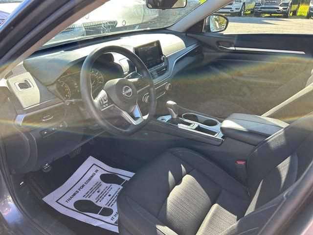 Used 2023 Nissan Altima 2.5 SV FWD image 11