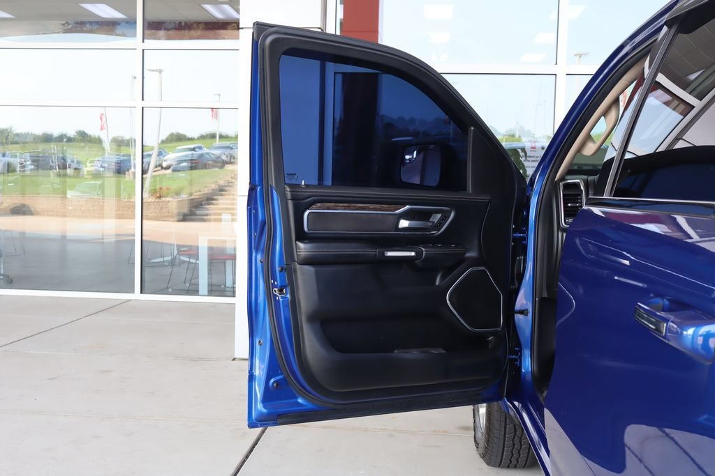 Used 2019 RAM 1500 Laramie AWD/4WD image 12