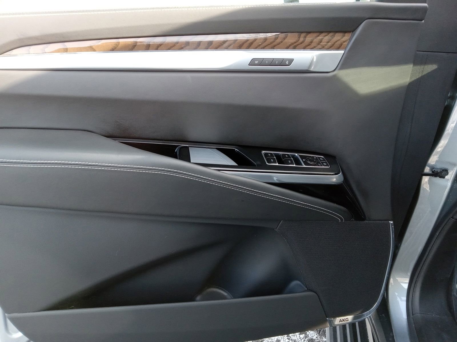 Used 2025 Cadillac Escalade Sport Platinum w/ LPO, ONYX Package image 8