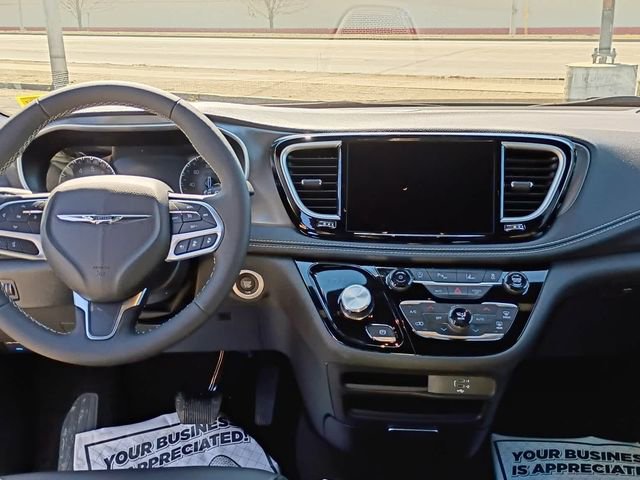 New 2026 Chrysler Pacifica Select FWD image 15