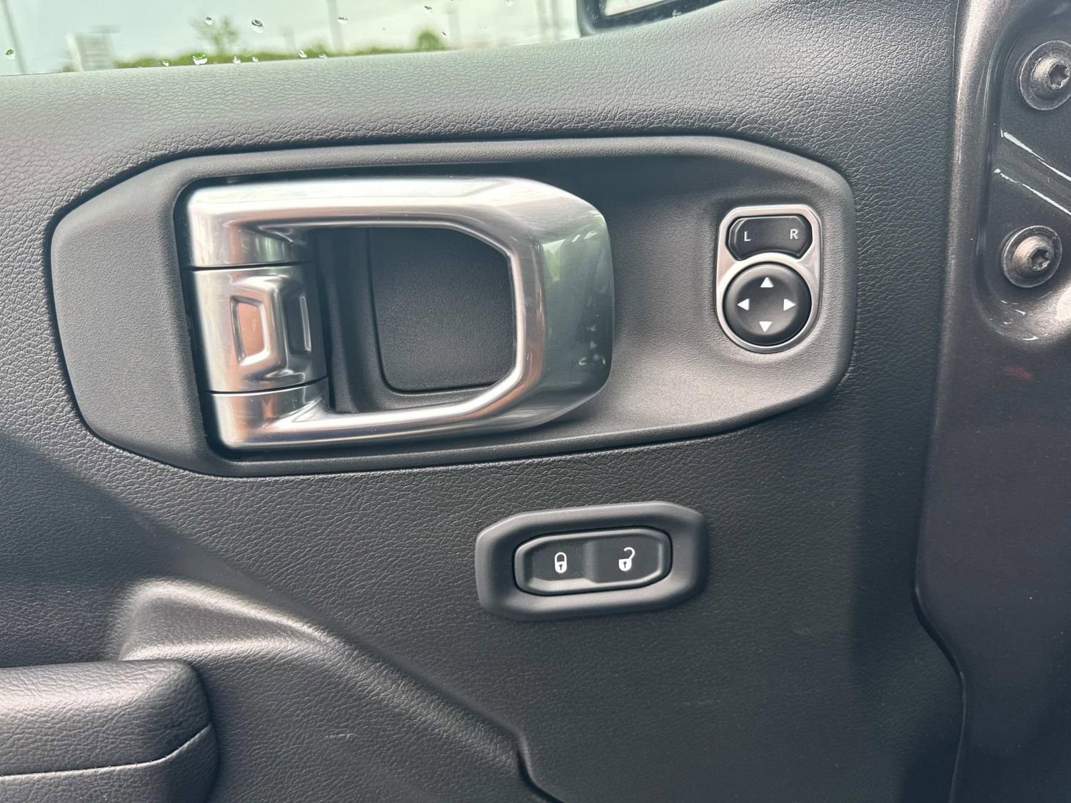 New 2025 Jeep Gladiator Sport AWD/4WD image 22