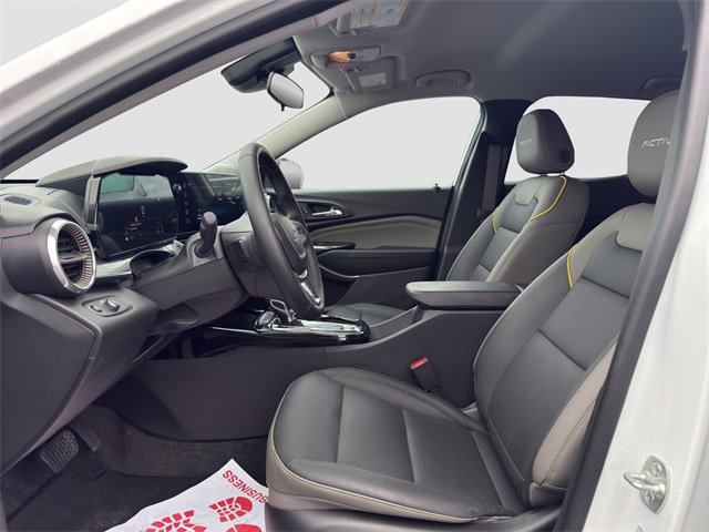 Used 2025 Chevrolet Trax ACTIV w/ Driver Confidence Package image 28