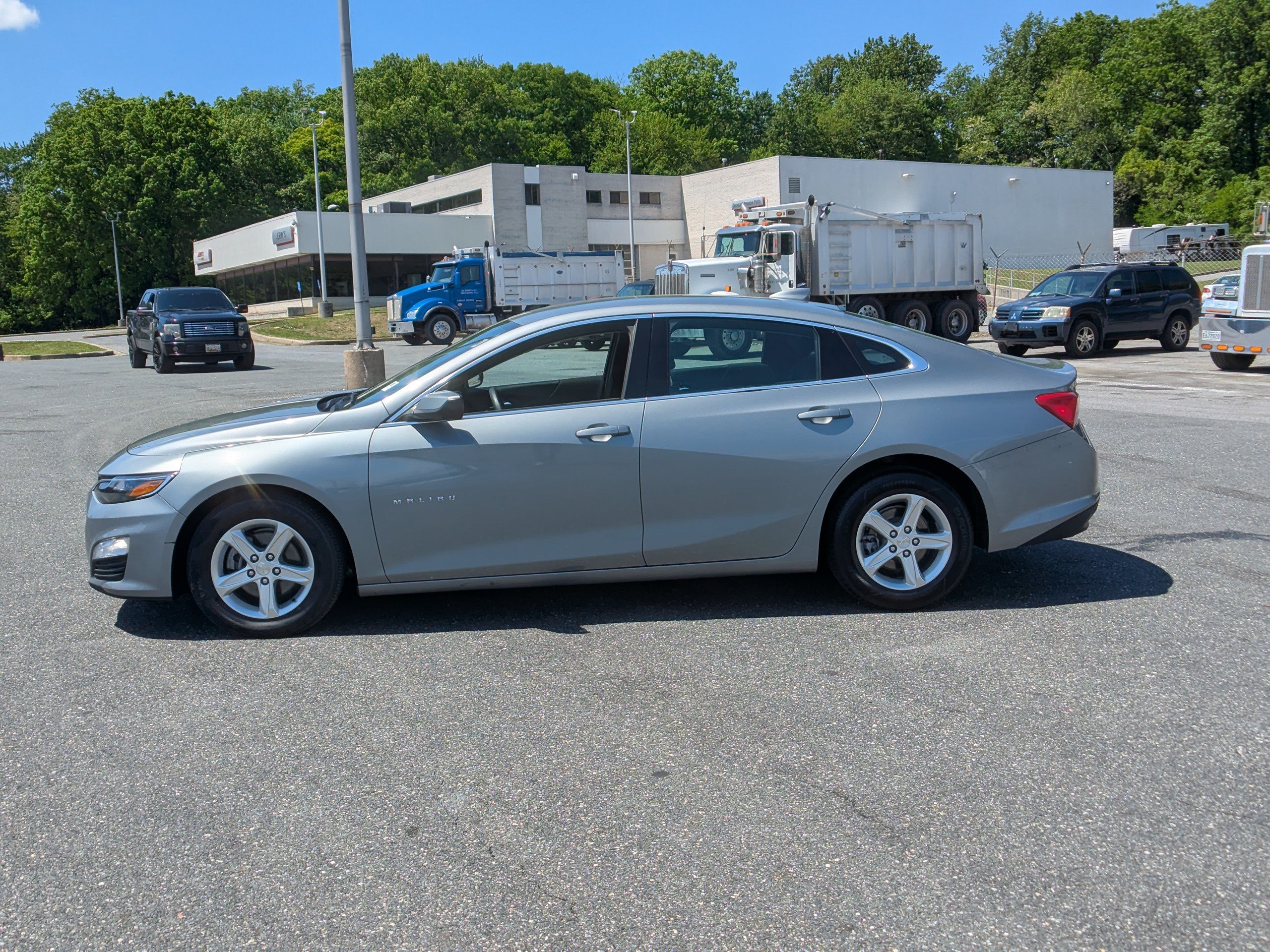 Used 2023 Chevrolet Malibu LT FWD image 5