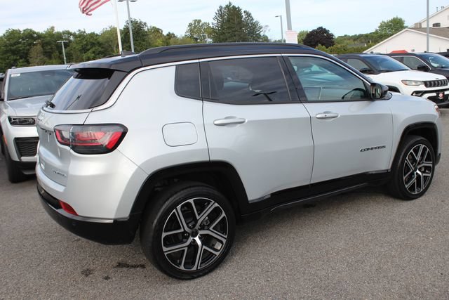 Used 2025 Jeep Compass Limited w/ Elite Group AWD/4WD image 30