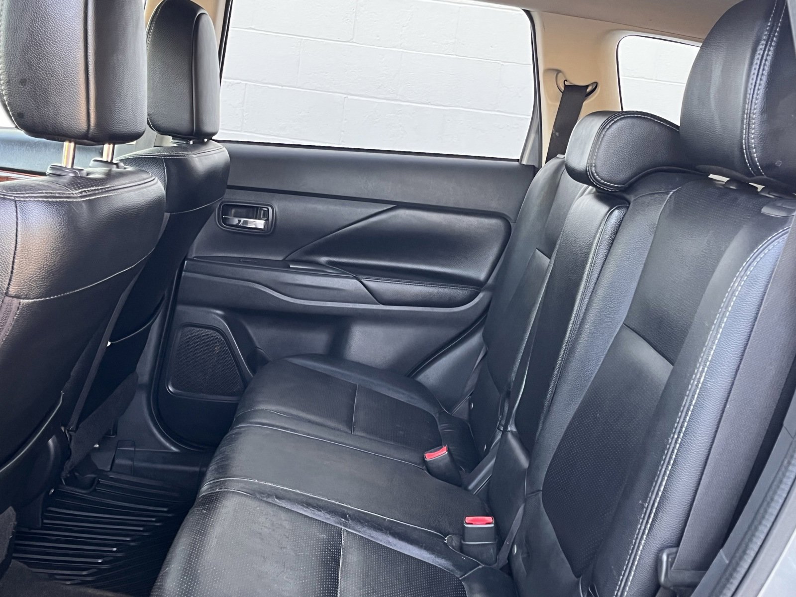 Used 2015 Mitsubishi Outlander SE image 12