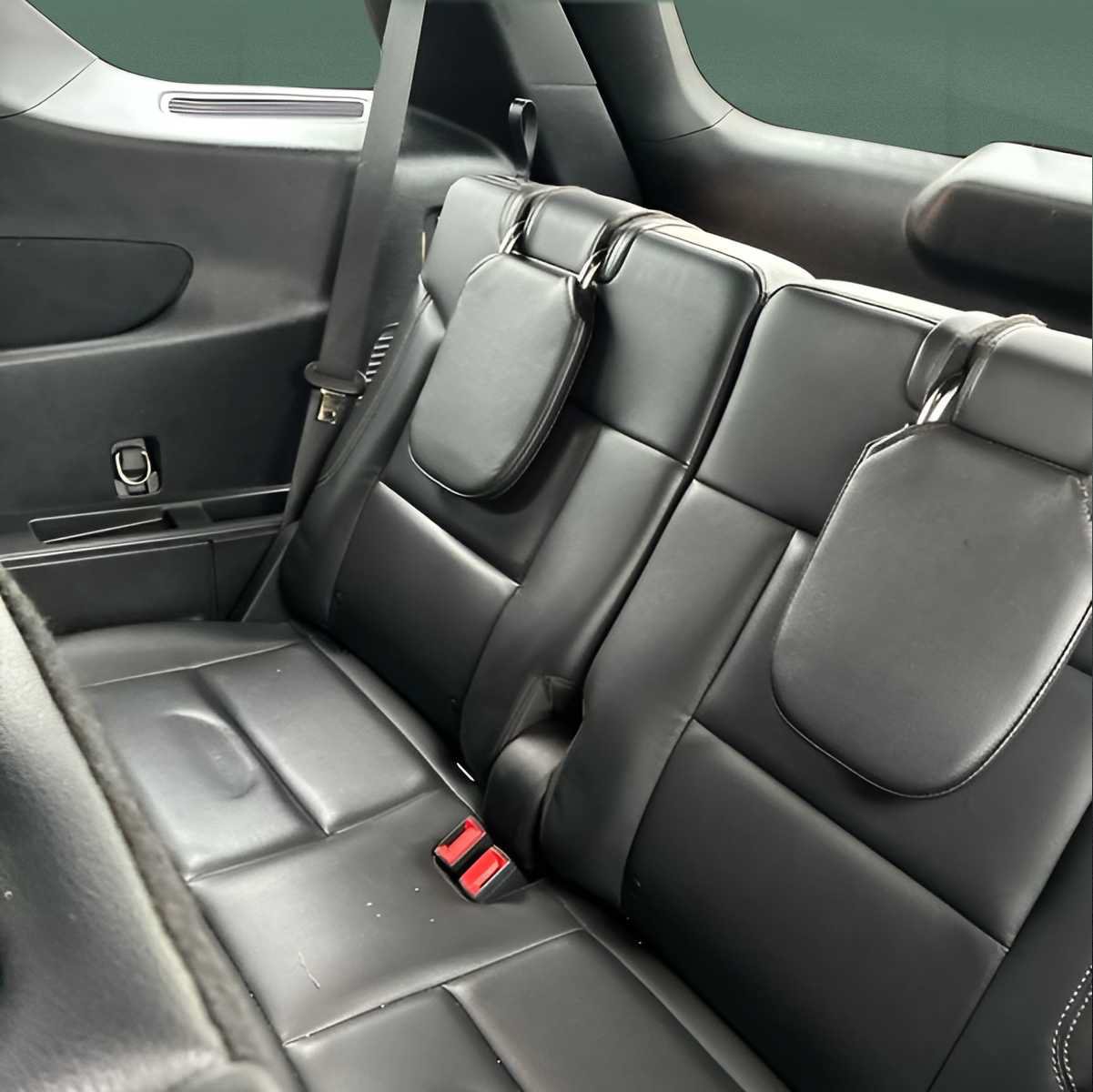 Used 2020 Ford Explorer XLT w/ Equipment Group 202A AWD/4WD image 4