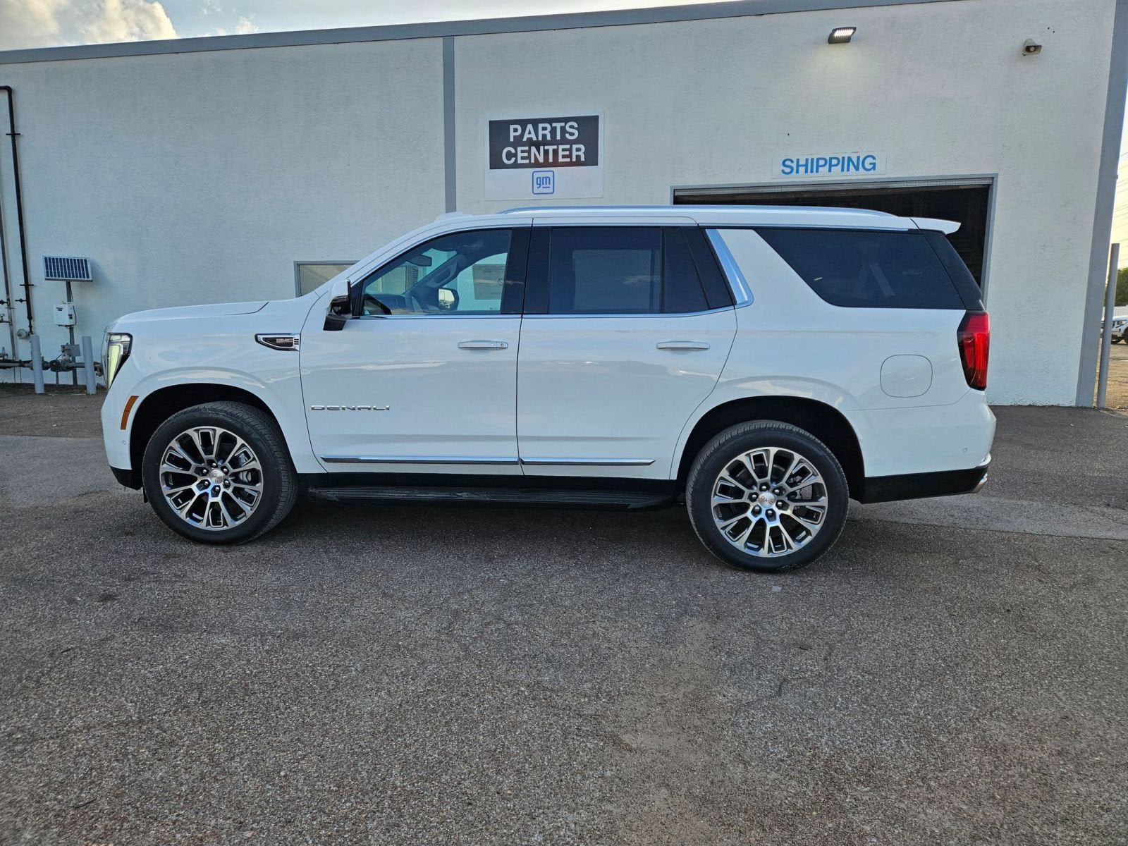 New 2026 GMC Yukon Denali AWD/4WD image 2