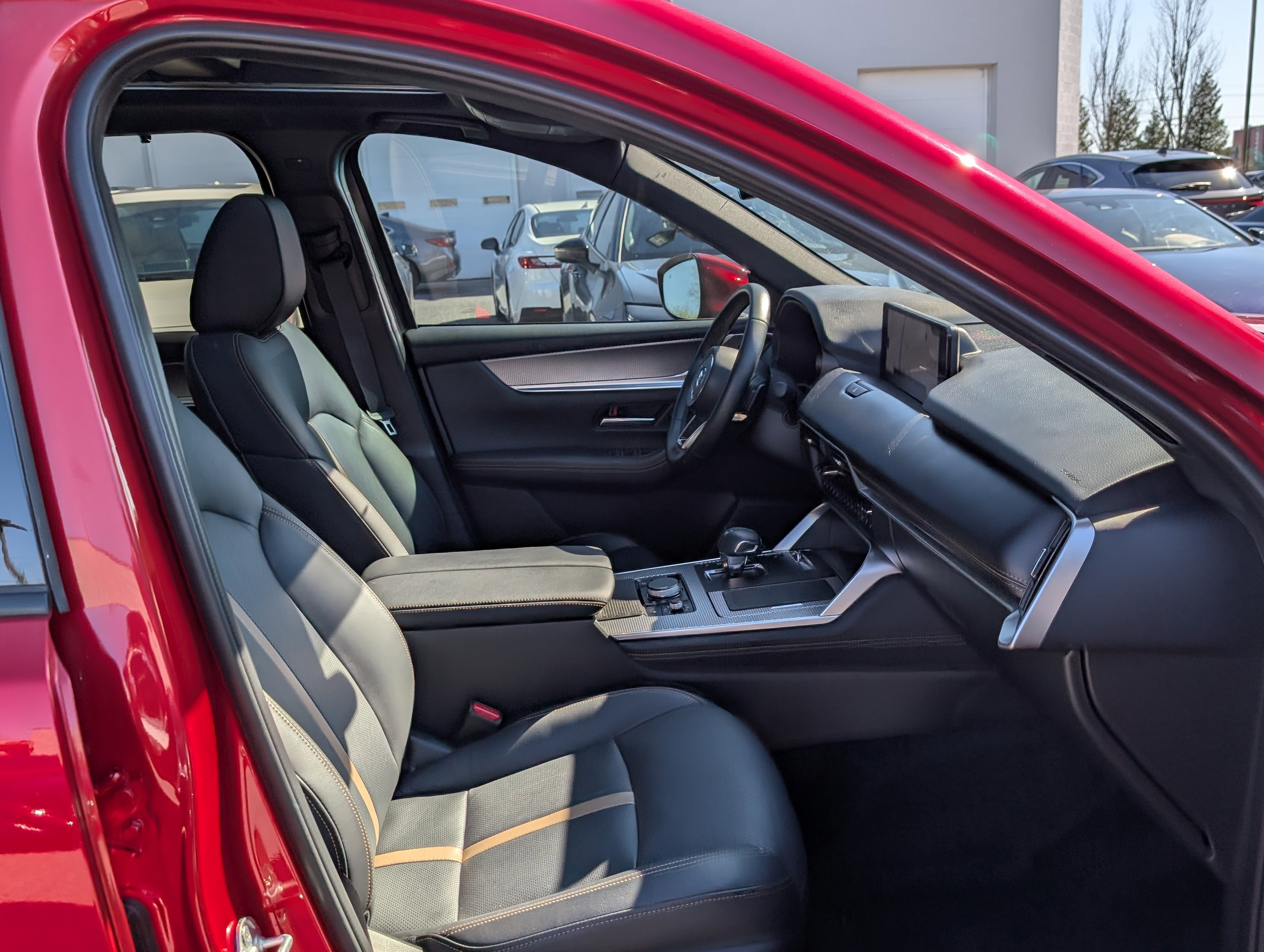 Used 2024 MAZDA CX-90 Plug-In Hybrid w/ Premium Plus image 11