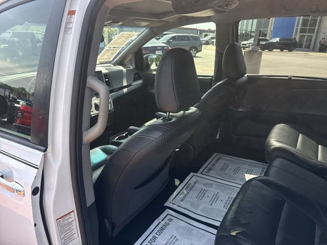 Used 2015 Toyota Sienna SE w/ SE Preferred Package FWD image 26