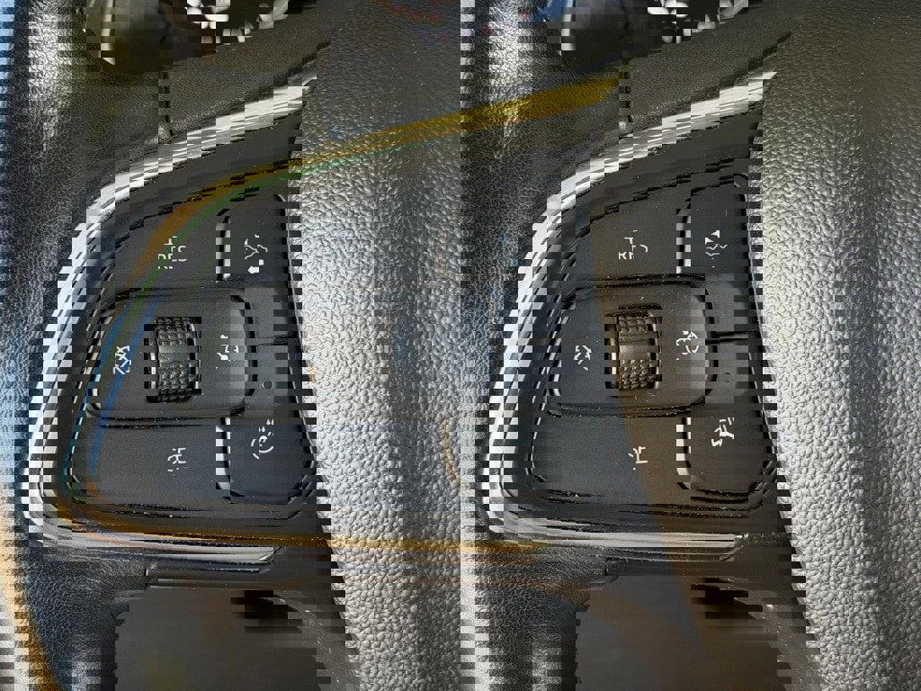 Used 2023 Buick Envision Essence image 16