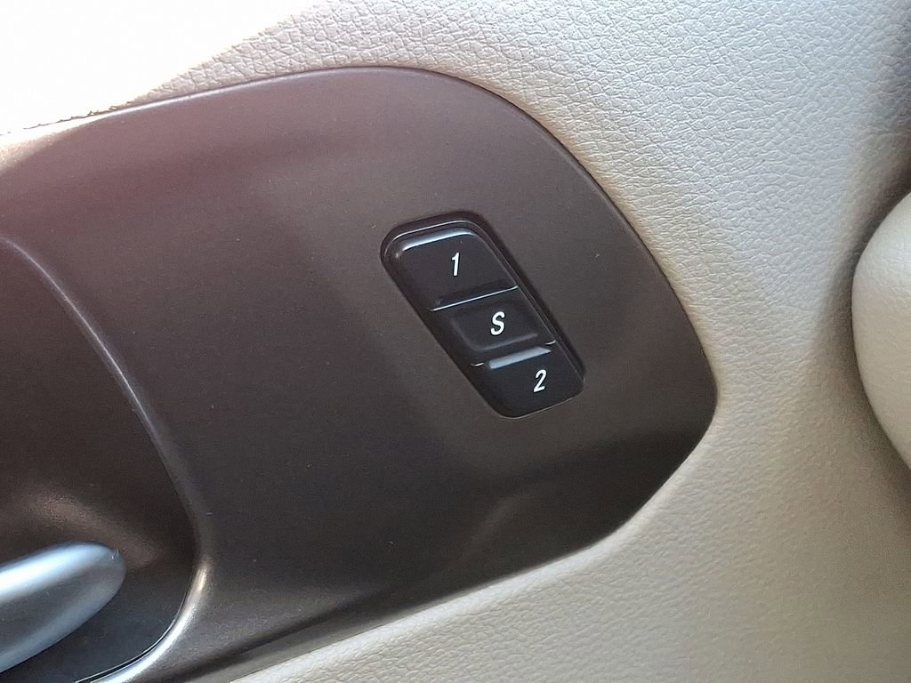 Used 2017 Chrysler Pacifica Limited image 26