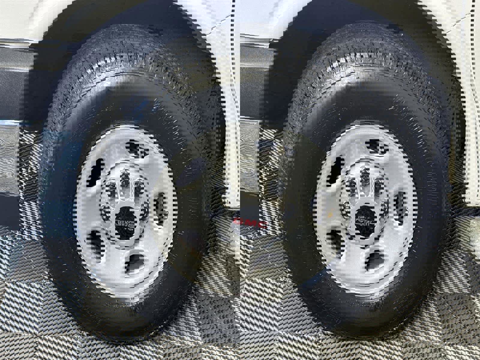 Used 2024 GMC Savana 2500 w/ Driver Convenience Package image 11