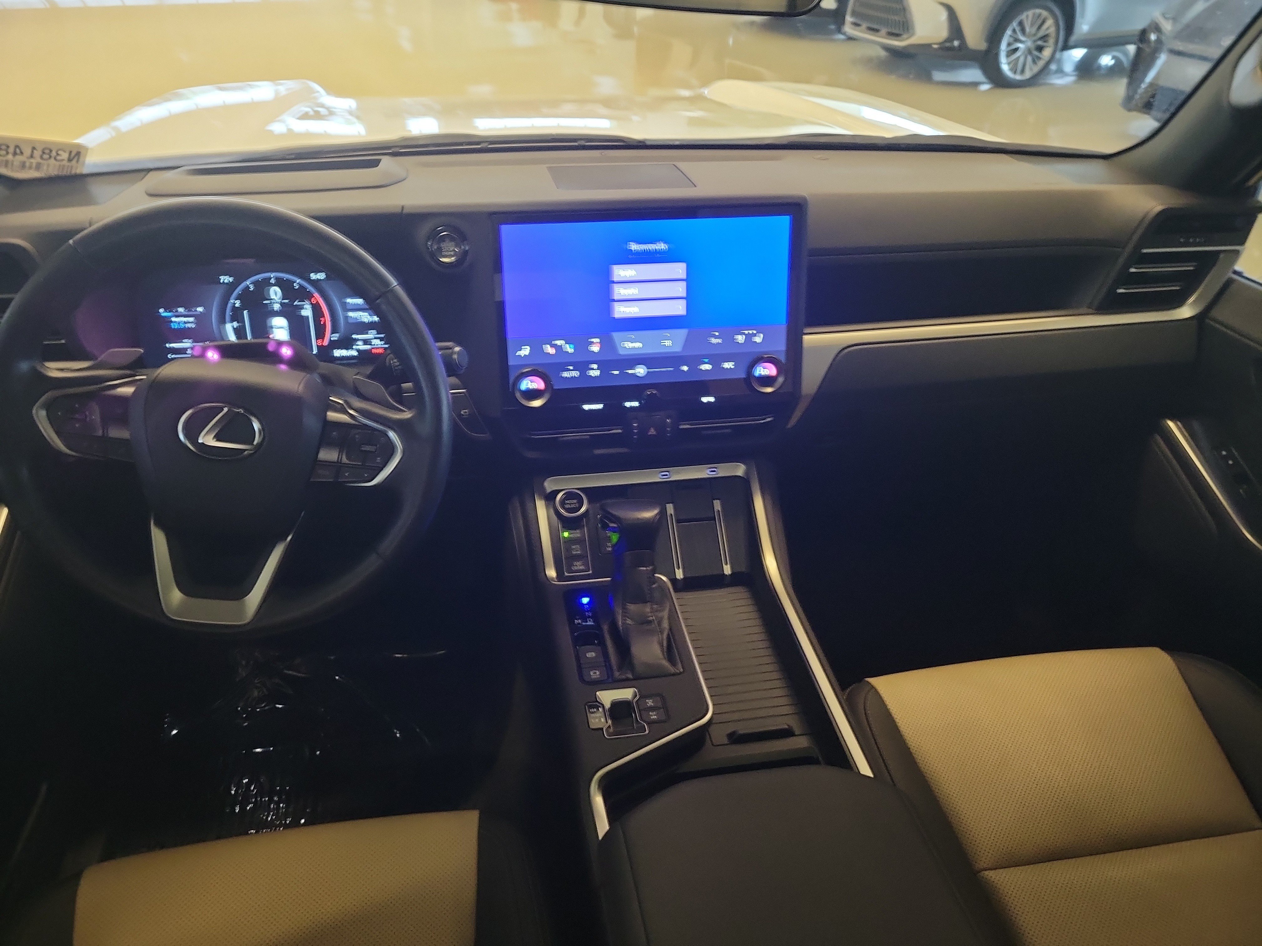 Used 2024 Lexus GX 550 AWD/4WD image 17